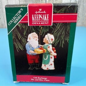 Hallmark Keepsake Ornament Gift Exchange Mr. & Mrs. Claus Handcrafted Dated 1992